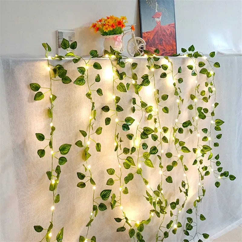 Cortina de luzes com folhas verdes