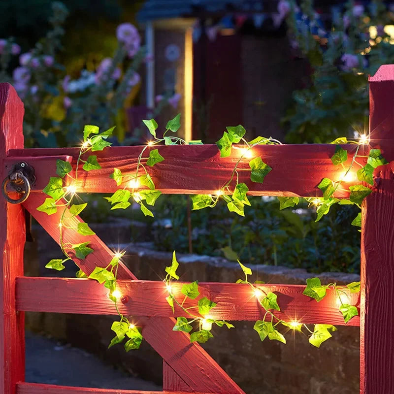 Cortina de luzes com folhas verdes
